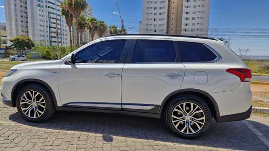 MITSUBISHI-OUTLANDER-2015