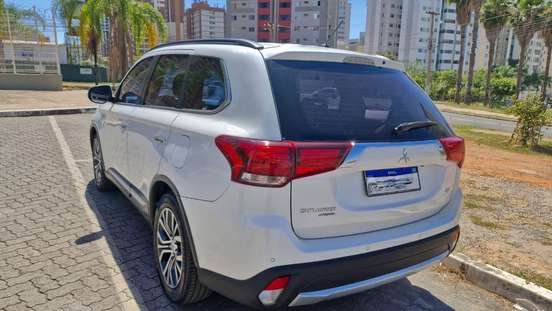 MITSUBISHI-OUTLANDER-2015