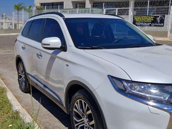 MITSUBISHI-OUTLANDER-3.0 GT 4X4 V6 24V GASOLINA 4P AUTOMÁTICO MITSUBISHI-OUTLANDER-2015