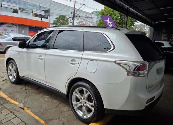 MITSUBISHI-OUTLANDER-2013