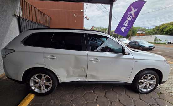 MITSUBISHI-OUTLANDER-3.0 GT 4X4 V6 24V GASOLINA 4P AUTOMÁTICO MITSUBISHI-OUTLANDER-2013
