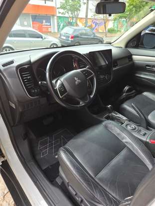 MITSUBISHI-OUTLANDER-2013