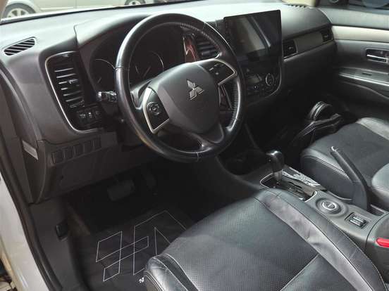 MITSUBISHI-OUTLANDER-3.0 GT 4X4 V6 24V GASOLINA 4P AUTOMÁTICO MITSUBISHI-OUTLANDER-2013