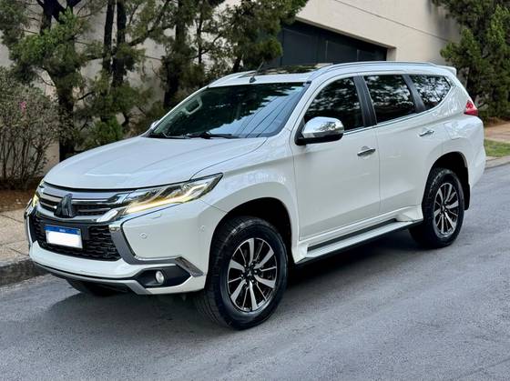 MITSUBISHI PAJERO SPORT 2.4 16V MIVEC TURBO DIESEL HPE AWD AUTOMÁTICO