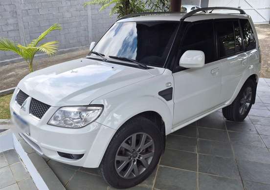 MITSUBISHI-PAJERO TR4-2015
