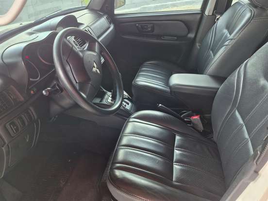 MITSUBISHI-PAJERO TR4-2015