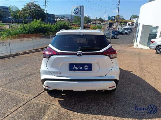 NISSAN-KICKS-2023