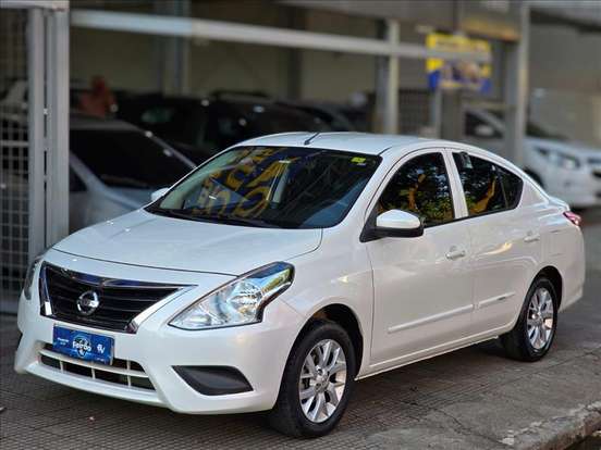 NISSAN-VERSA-2017
