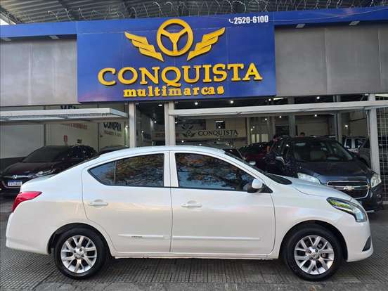 NISSAN-VERSA-2017