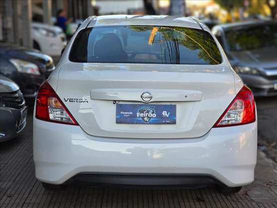 NISSAN-VERSA-2017