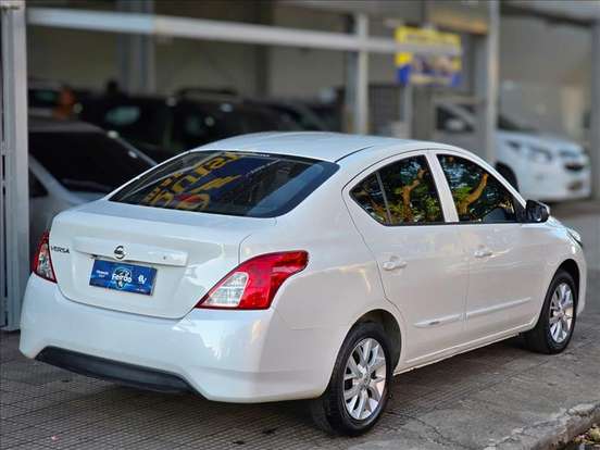 NISSAN-VERSA-2017