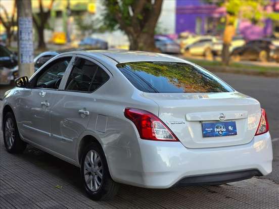 NISSAN-VERSA-2017