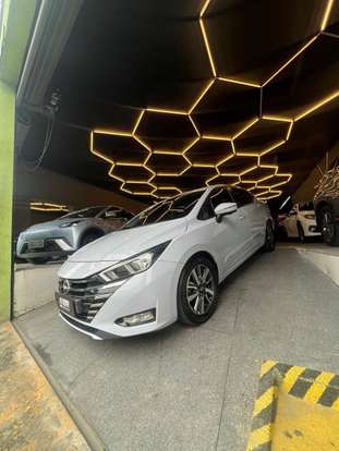 NISSAN-VERSA-2023