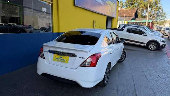 NISSAN-VERSA-2019