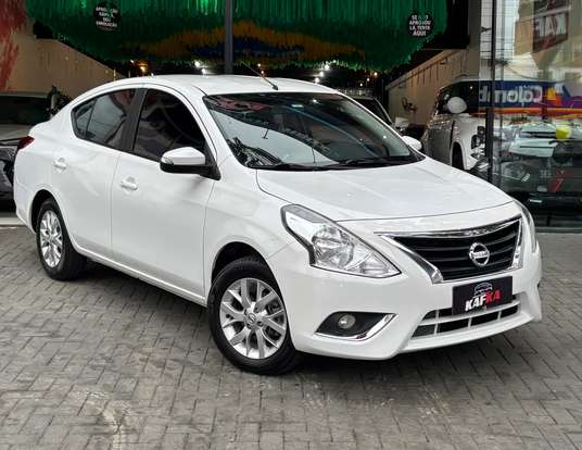 NISSAN-VERSA-2018