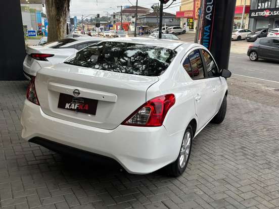 NISSAN-VERSA-2018
