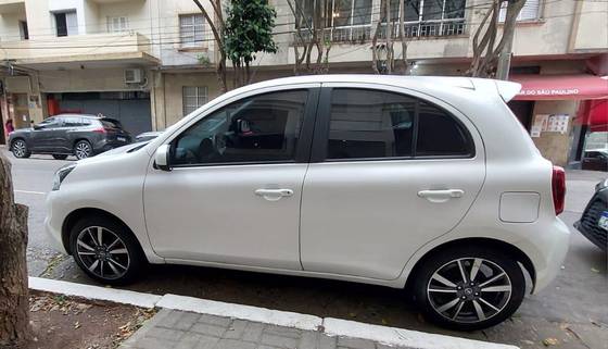 NISSAN MARCH 1.6 SL 16V FLEXSTART 4P XTRONIC