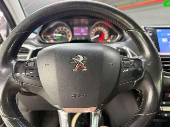 PEUGEOT-2008-1.6 16V FLEX GRIFFE 4P AUTOMÁTICO PEUGEOT-2008-2016