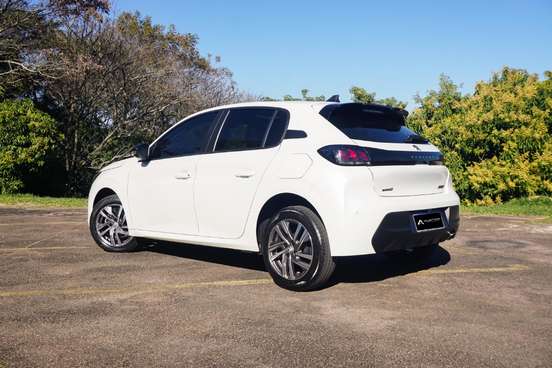 PEUGEOT-208-2020