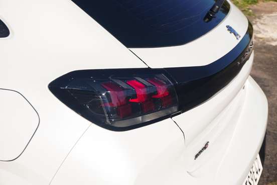 PEUGEOT-208-2020