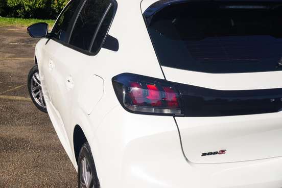 PEUGEOT-208-2020