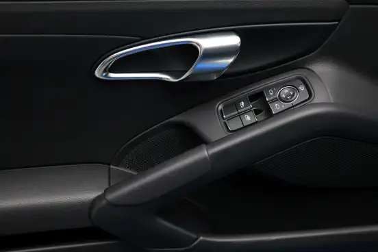 PORSCHE-718-2023