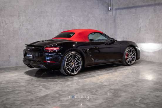 PORSCHE-718-2023