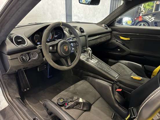 PORSCHE-718-2021