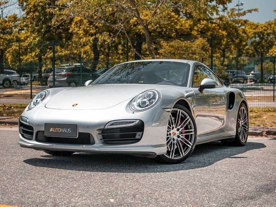 PORSCHE-911-2015