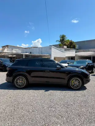 PORSCHE-CAYENNE-2022