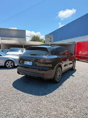 PORSCHE-CAYENNE-2022