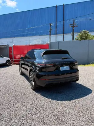 PORSCHE-CAYENNE-2022