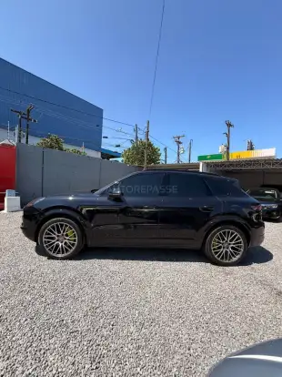 PORSCHE-CAYENNE-2022