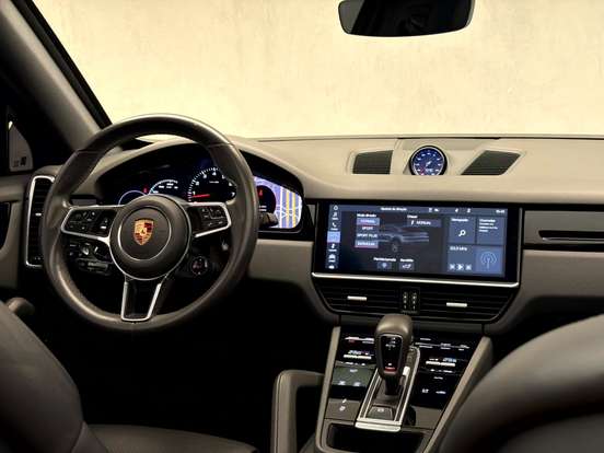 PORSCHE-CAYENNE-2019