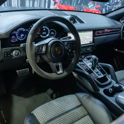 PORSCHE-CAYENNE-2021