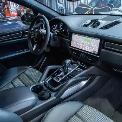 PORSCHE-CAYENNE-2021