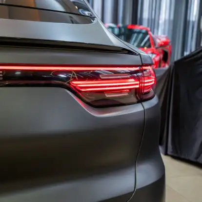 PORSCHE-CAYENNE-2021