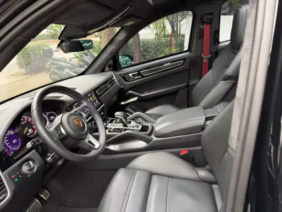 PORSCHE-CAYENNE-2022
