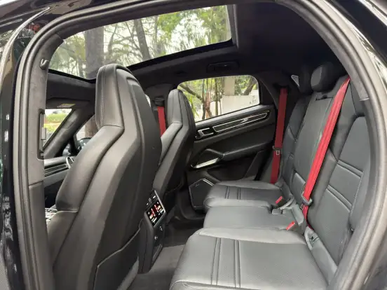 PORSCHE-CAYENNE-2022
