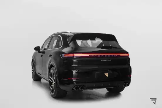PORSCHE-CAYENNE-2023