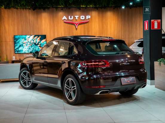 PORSCHE-MACAN-2017