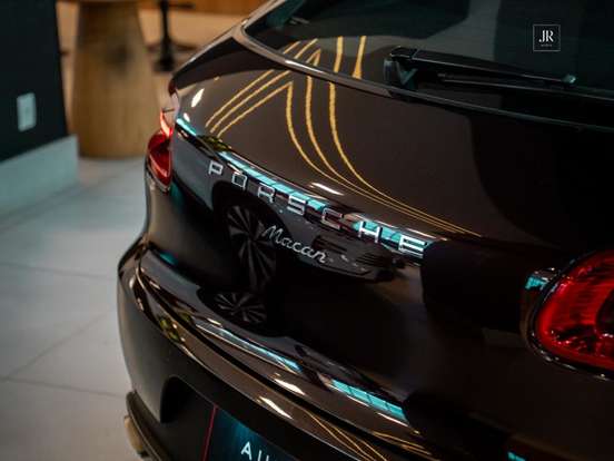 PORSCHE-MACAN-2017