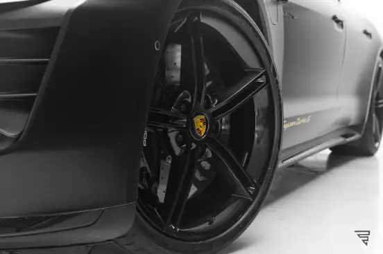 PORSCHE-TAYCAN-2023