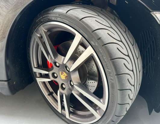 PORSCHE-CAYMAN-2010