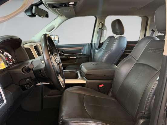 RAM-CLASSIC-5.7 V8 GASOLINA LARAMIE CD 4X4 AUTOMÁTICO RAM-CLASSIC-2023