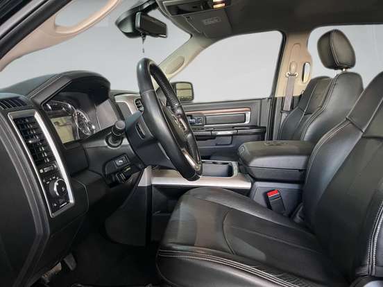RAM-CLASSIC-5.7 V8 GASOLINA LARAMIE CD 4X4 AUTOMÁTICO RAM-CLASSIC-2023