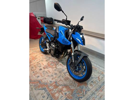 SUZUKI GSX-8S 