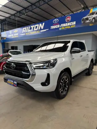 TOYOTA HILUX 2.8 D-4D TURBO DIESEL CD SRX 4X4 AUTOMÁTICO