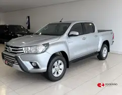 TOYOTA HILUX 2.8 SR 4X4 CD 16V DIESEL 4P AUTOMÁTICO TOYOTA HILUX 2.8 SR 4X4 CD 16V DIESEL 4P AUTOMÁTICO