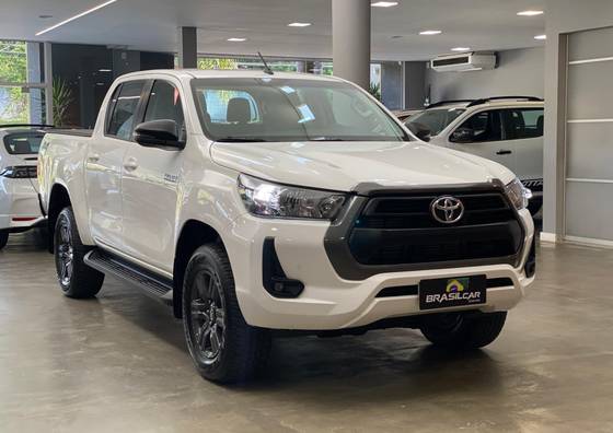 TOYOTA HILUX 2.8 D-4D TURBO DIESEL CD SR 4X4 AUTOMÁTICO